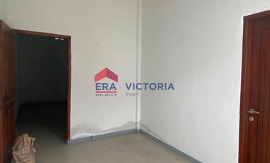 disewakan terdapat 3 bangunan bisa digunakan kantor maupun rumah