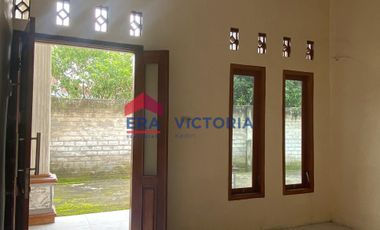 disewakan terdapat 3 bangunan bisa digunakan kantor maupun rumah