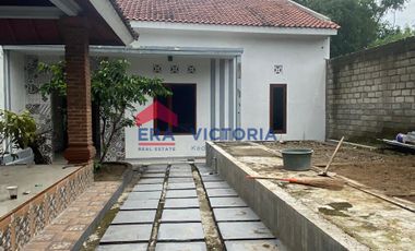 disewakan terdapat 3 bangunan bisa digunakan kantor maupun rumah