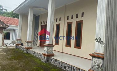 disewakan terdapat 3 bangunan bisa digunakan kantor maupun rumah