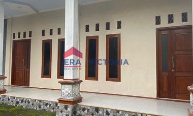 disewakan terdapat 3 bangunan bisa digunakan kantor maupun rumah