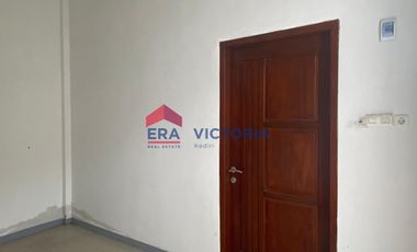 disewakan terdapat 3 bangunan bisa digunakan kantor maupun rumah