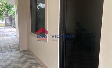 disewakan terdapat 3 bangunan bisa digunakan kantor maupun rumah