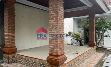 disewakan terdapat 3 bangunan bisa digunakan kantor maupun rumah