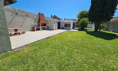 Chalet en venta en Remedios de Escalada Oeste