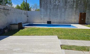 Chalet en venta en Remedios de Escalada Oeste