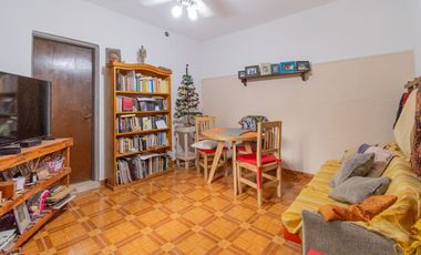 PH en venta 4 amb con patio planta baja Carapachay