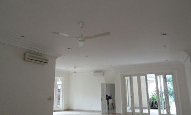 DISEWAKAN RUMAH DI CILANDAK, JAKSEL LT.725m2 ADA SWIMMING POOL