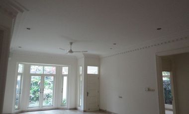 DISEWAKAN RUMAH DI CILANDAK, JAKSEL LT.725m2 ADA SWIMMING POOL