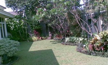 DISEWAKAN RUMAH DI CILANDAK, JAKSEL LT.725m2 ADA SWIMMING POOL