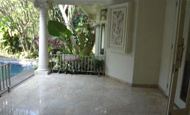 DISEWAKAN RUMAH DI CILANDAK, JAKSEL LT.725m2 ADA SWIMMING POOL