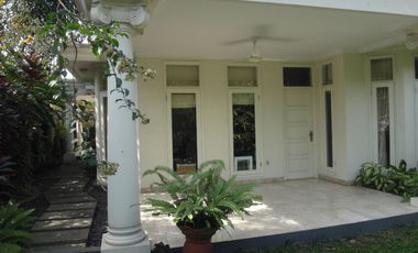 DISEWAKAN RUMAH DI CILANDAK, JAKSEL LT.725m2 ADA SWIMMING POOL