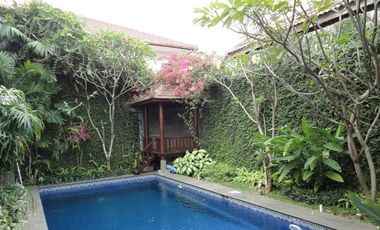 DISEWAKAN RUMAH DI CILANDAK, JAKSEL LT.725m2 ADA SWIMMING POOL