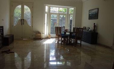 DISEWAKAN RUMAH DI CILANDAK, JAKSEL LT.725m2 ADA SWIMMING POOL