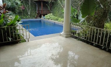 DISEWAKAN RUMAH DI CILANDAK, JAKSEL LT.725m2 ADA SWIMMING POOL