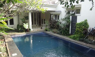 DISEWAKAN RUMAH DI CILANDAK, JAKSEL LT.725m2 ADA SWIMMING POOL