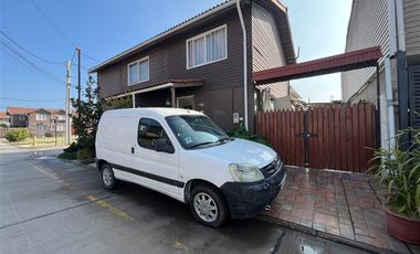 Casa en Venta en parroco damian acuña 1448