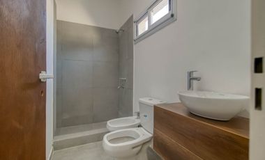 Dúplex venta, City bell. 3 dormitorios. A estrenar