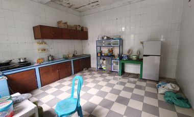 Rumah Dan Ruang Usaha luas tanah 1099m² Tengah Kota Banjarsari Solo