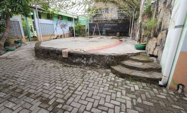 Rumah Dan Ruang Usaha luas tanah 1099m² Tengah Kota Banjarsari Solo