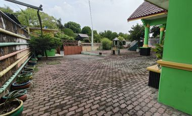 Rumah Dan Ruang Usaha luas tanah 1099m² Tengah Kota Banjarsari Solo