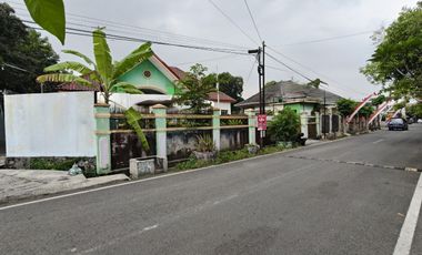 Rumah Dan Ruang Usaha luas tanah 1099m² Tengah Kota Banjarsari Solo