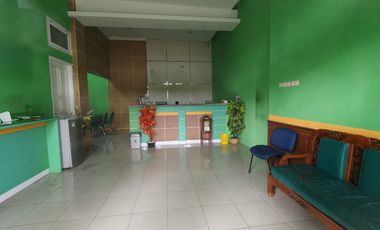 Rumah Dan Ruang Usaha luas tanah 1099m² Tengah Kota Banjarsari Solo