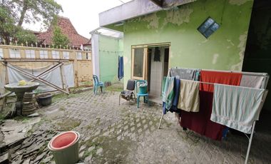 Rumah Dan Ruang Usaha luas tanah 1099m² Tengah Kota Banjarsari Solo