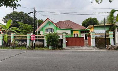 Rumah Dan Ruang Usaha luas tanah 1099m² Tengah Kota Banjarsari Solo