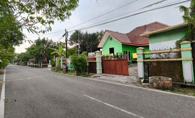 Rumah Dan Ruang Usaha luas tanah 1099m² Tengah Kota Banjarsari Solo