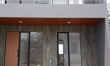 Dijual rumah mewah 2 lantai siap huni di Dago kodya bandung