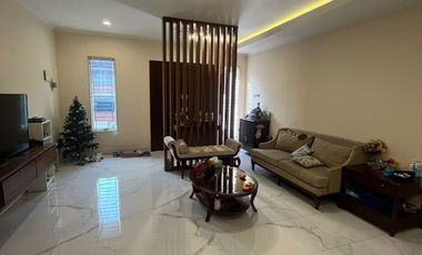 Disewakan rumah pik 1 kayara ada basement siap huni rapi semi furnish