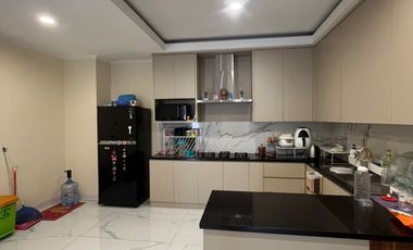 Disewakan rumah pik 1 kayara ada basement siap huni rapi semi furnish