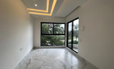 Casa en venta con vista a campo y lago en la privada Kilil, Yucatán Country Club