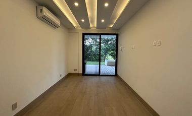 Casa en venta con vista a campo y lago en la privada Kilil, Yucatán Country Club