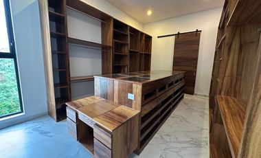 Casa en venta con vista a campo y lago en la privada Kilil, Yucatán Country Club