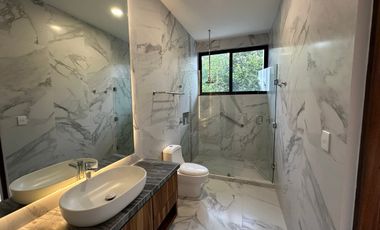 Casa en venta con vista a campo y lago en la privada Kilil, Yucatán Country Club