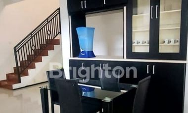 RUMAH HOOK TERAWAT DI KAWASAN SEJUK DI PERUMAHAN ELITE