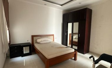 Jual Cepat Rumah Mewah 2 1/4 lantai, SHM 180 m2, Tomang, Jakarta Barat
