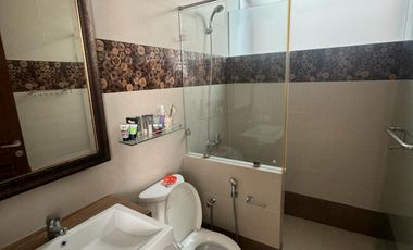 Jual Cepat Rumah Mewah 2 1/4 lantai, SHM 180 m2, Tomang, Jakarta Barat