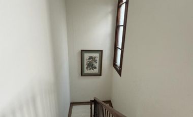 Jual Cepat Rumah Mewah 2 1/4 lantai, SHM 180 m2, Tomang, Jakarta Barat