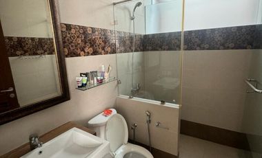 Jual Cepat Rumah Mewah 2 1/4 lantai, SHM 180 m2, Tomang, Jakarta Barat