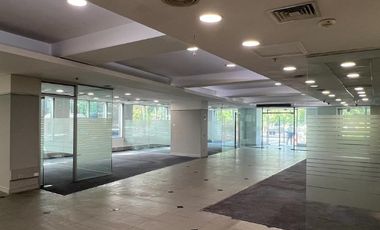 Local Comercial en Arriendo en Avenida Andrés Bello 2715