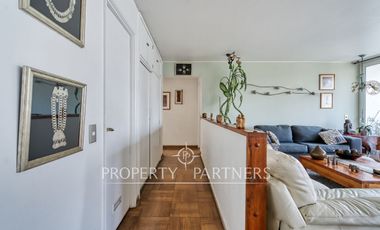 VENTA DE LUMINOSO Y AMPLIO DEPARTAMENTO, INMEJORABLE UBICACIÓN EN LA REINA CENTRAL