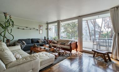 VENTA DE LUMINOSO Y AMPLIO DEPARTAMENTO, INMEJORABLE UBICACIÓN EN LA REINA CENTRAL