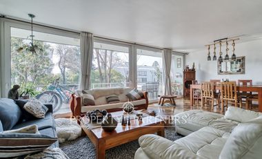 VENTA DE LUMINOSO Y AMPLIO DEPARTAMENTO, INMEJORABLE UBICACIÓN EN LA REINA CENTRAL