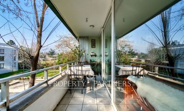 VENTA DE LUMINOSO Y AMPLIO DEPARTAMENTO, INMEJORABLE UBICACIÓN EN LA REINA CENTRAL