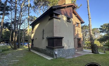 Dos amplias viviendas a la venta en Costa del Este - Calle Amapolas e/ Av. 1 y 2 75