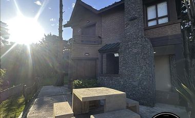 Dos amplias viviendas a la venta en Costa del Este - Calle Amapolas e/ Av. 1 y 2 75