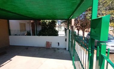 Las Palmas, Una planta , escritura ,cochera y Patio !